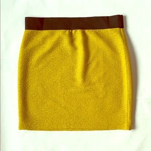 NWT Gold & Black Mini Pencil Skirt 💛🖤